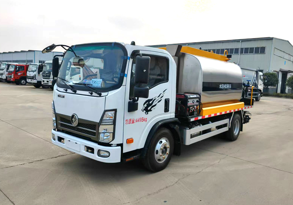 5噸重汽王牌藍(lán)牌智能瀝青灑布車(chē)