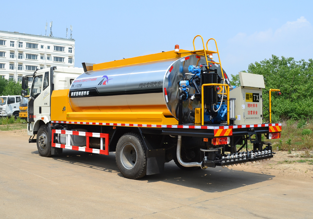 9方解放J6L智能瀝青灑布車(chē)