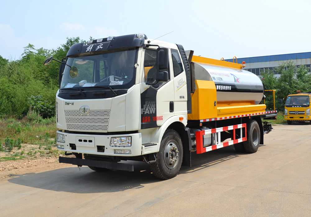 9方解放J6L智能瀝青灑布車(chē)