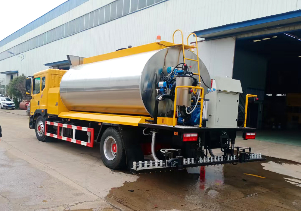 12噸東風(fēng)多利卡(全功率)智能瀝青灑布車(chē)