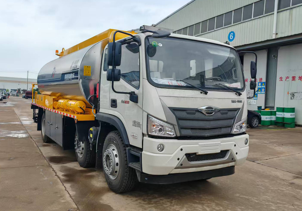 15方福田三軸(輔機(jī))智能瀝青灑布車