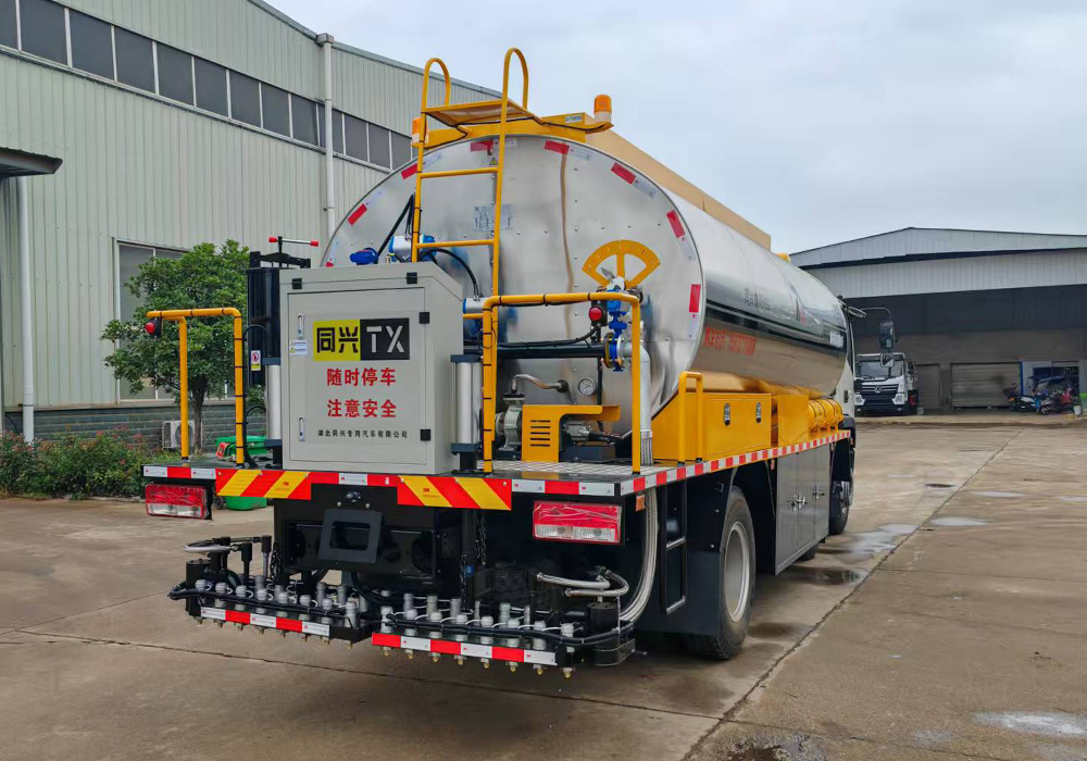 15方福田三軸(輔機(jī))智能瀝青灑布車