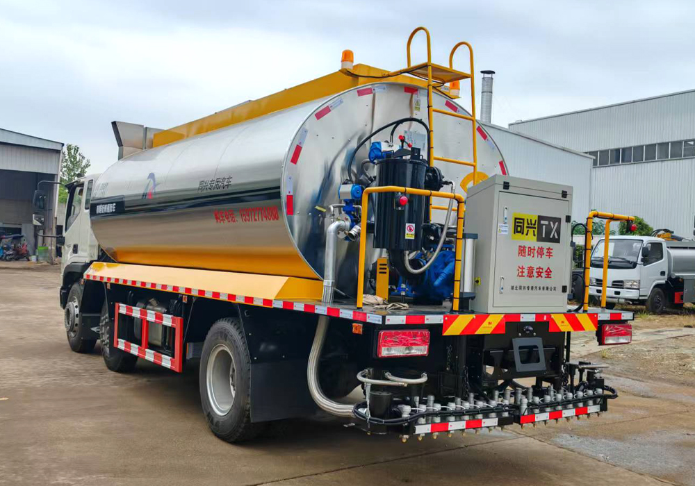 15方福田三軸(輔機(jī))智能瀝青灑布車